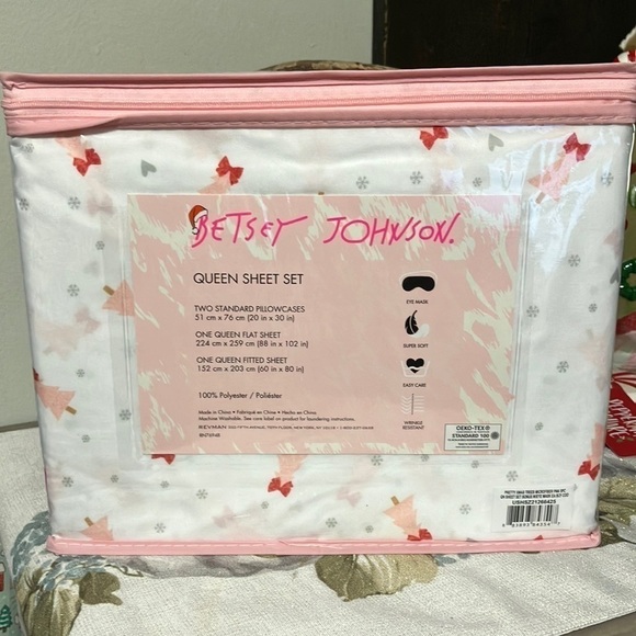 NEW! BETSEY JOHNSON QUEEN SIZE PINK CHRISTMAS TREES WITH BOWS SHEET SET - Picture 4 of 7